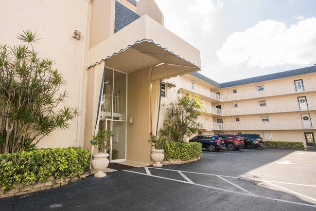3575 S Ocean Boulevard, #408, South Palm Beach, South Palm Beach, FL 33480 Building entrance