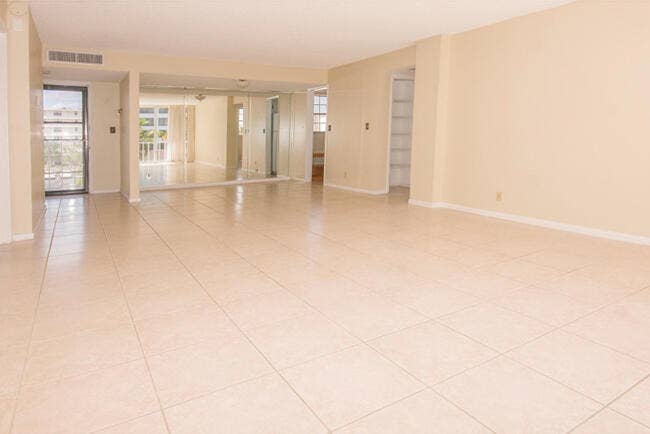 3575 S Ocean Boulevard, #408, South Palm Beach, South Palm Beach, FL 33480 Living area