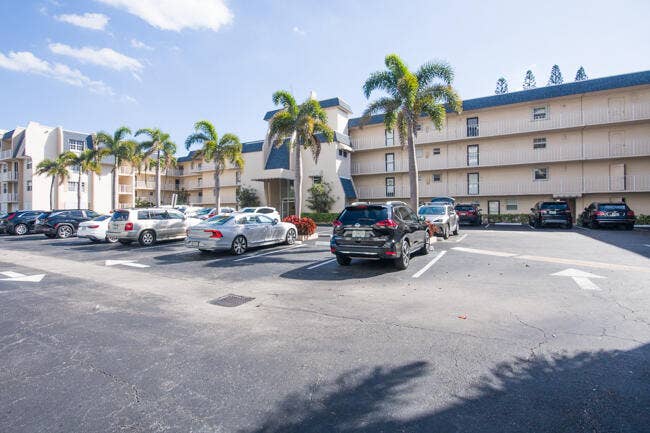3575 S Ocean Boulevard, #408, South Palm Beach, South Palm Beach, FL 33480 Parking lot