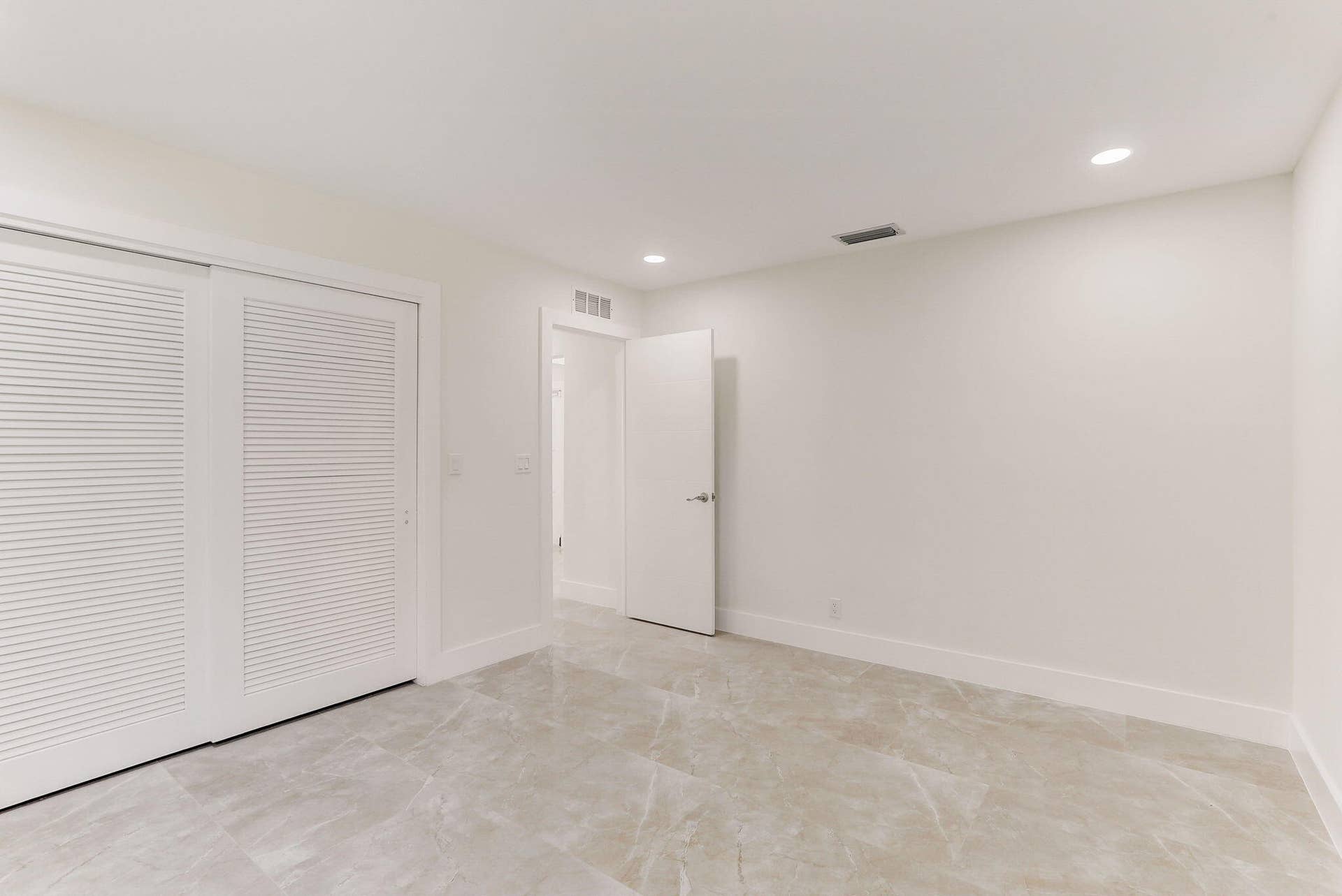 5591 NE 29th Avenue, Fort Lauderdale, FL 33308 NE 29th Ave-042