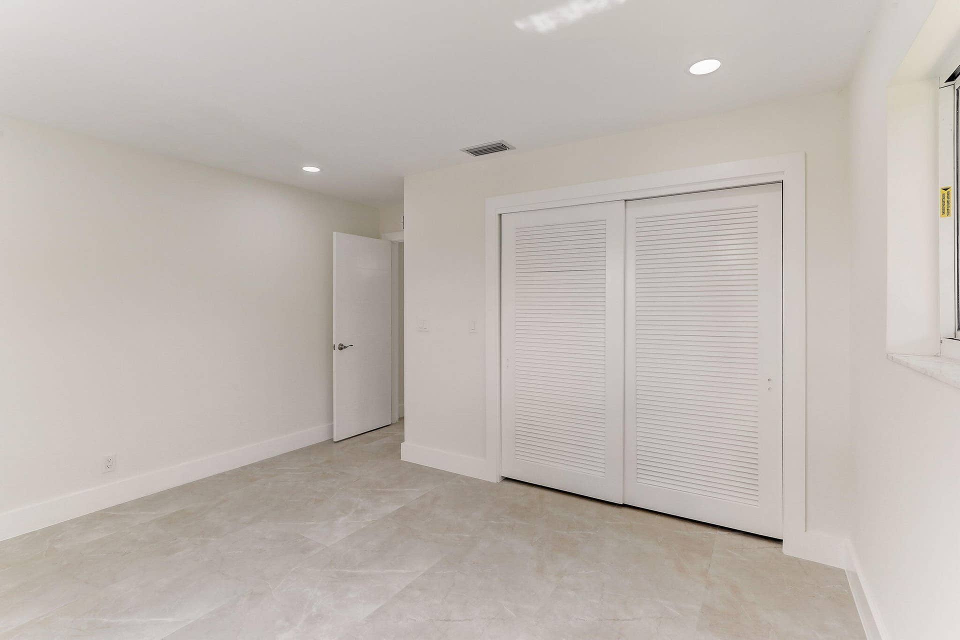 5591 NE 29th Avenue, Fort Lauderdale, FL 33308 NE 29th Ave-038