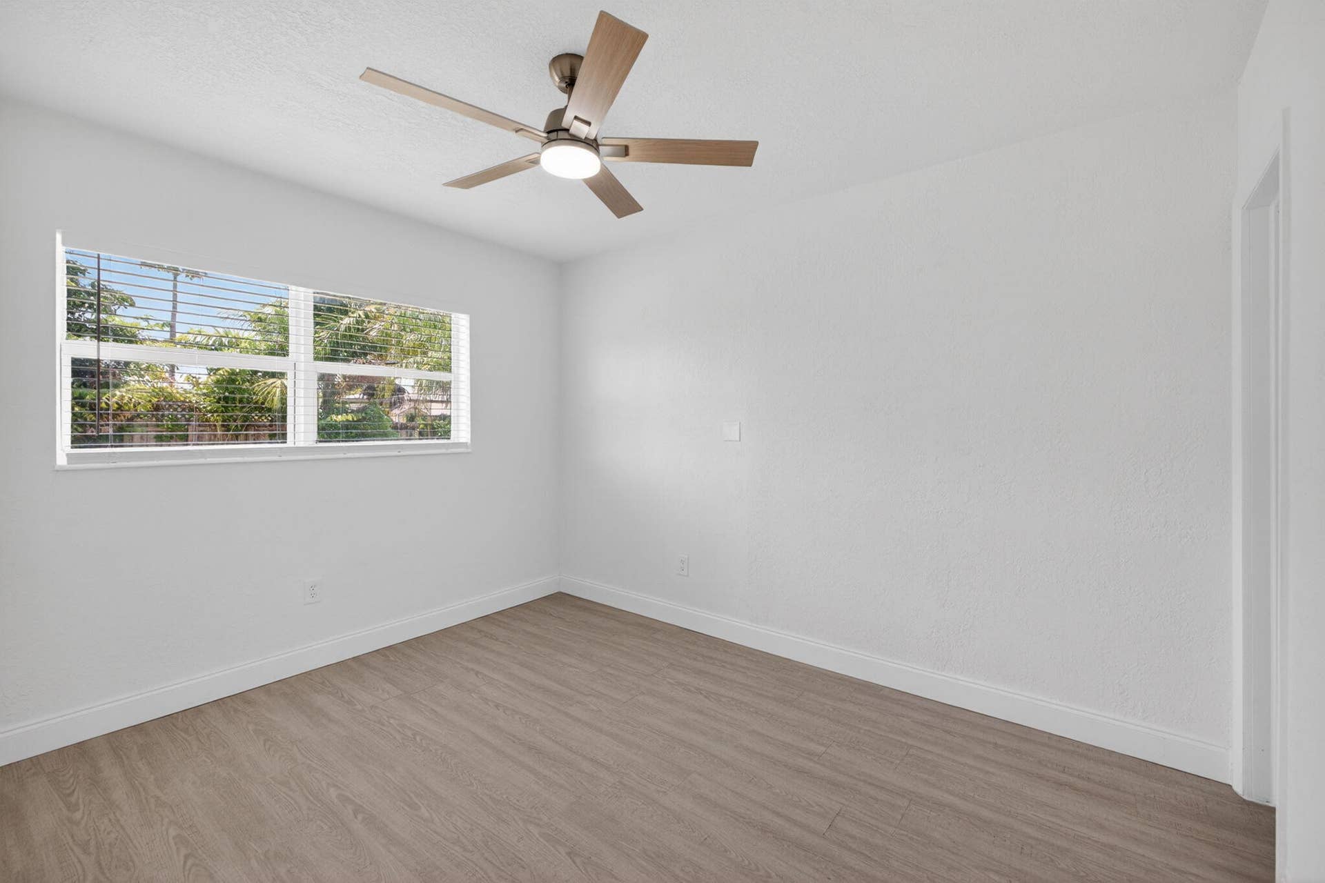 4807 NE 18th Avenue, Oakland Park, FL 33334 51-web-or-mls-699A9439