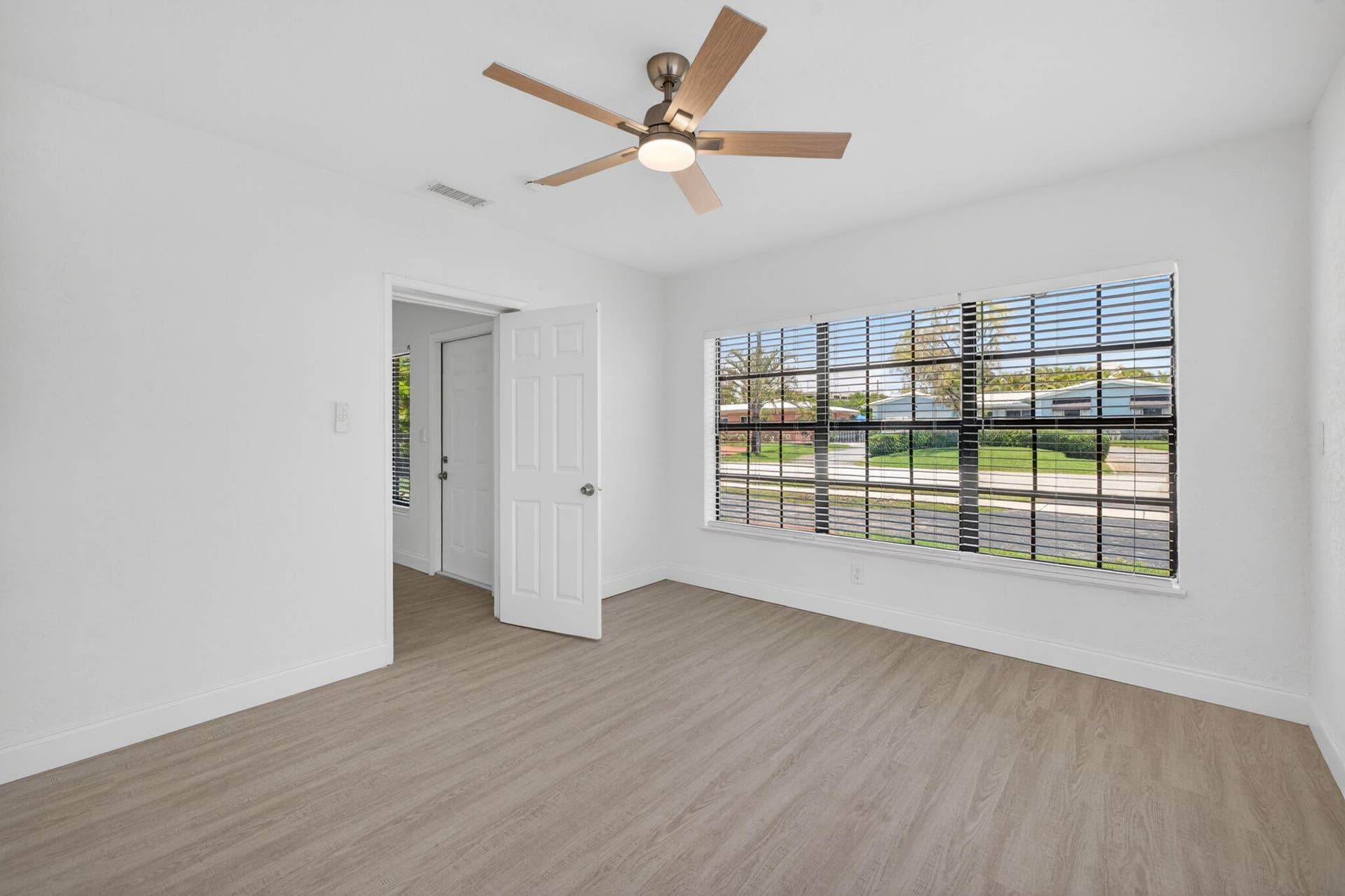 4807 NE 18th Avenue, Oakland Park, FL 33334 34-web-or-mls-699A9299