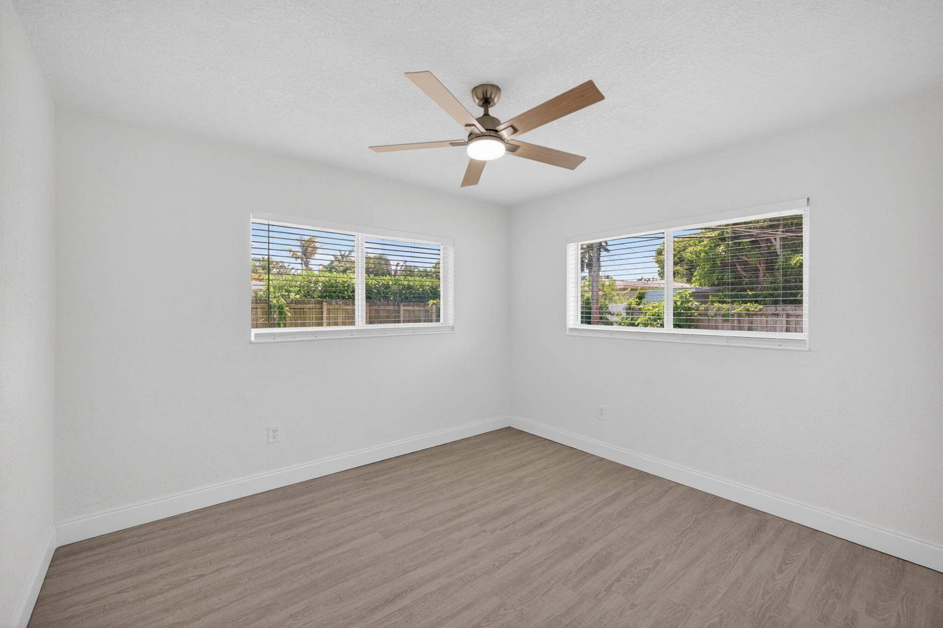 4807 NE 18th Avenue, Oakland Park, FL 33334 47-web-or-mls-699A9415