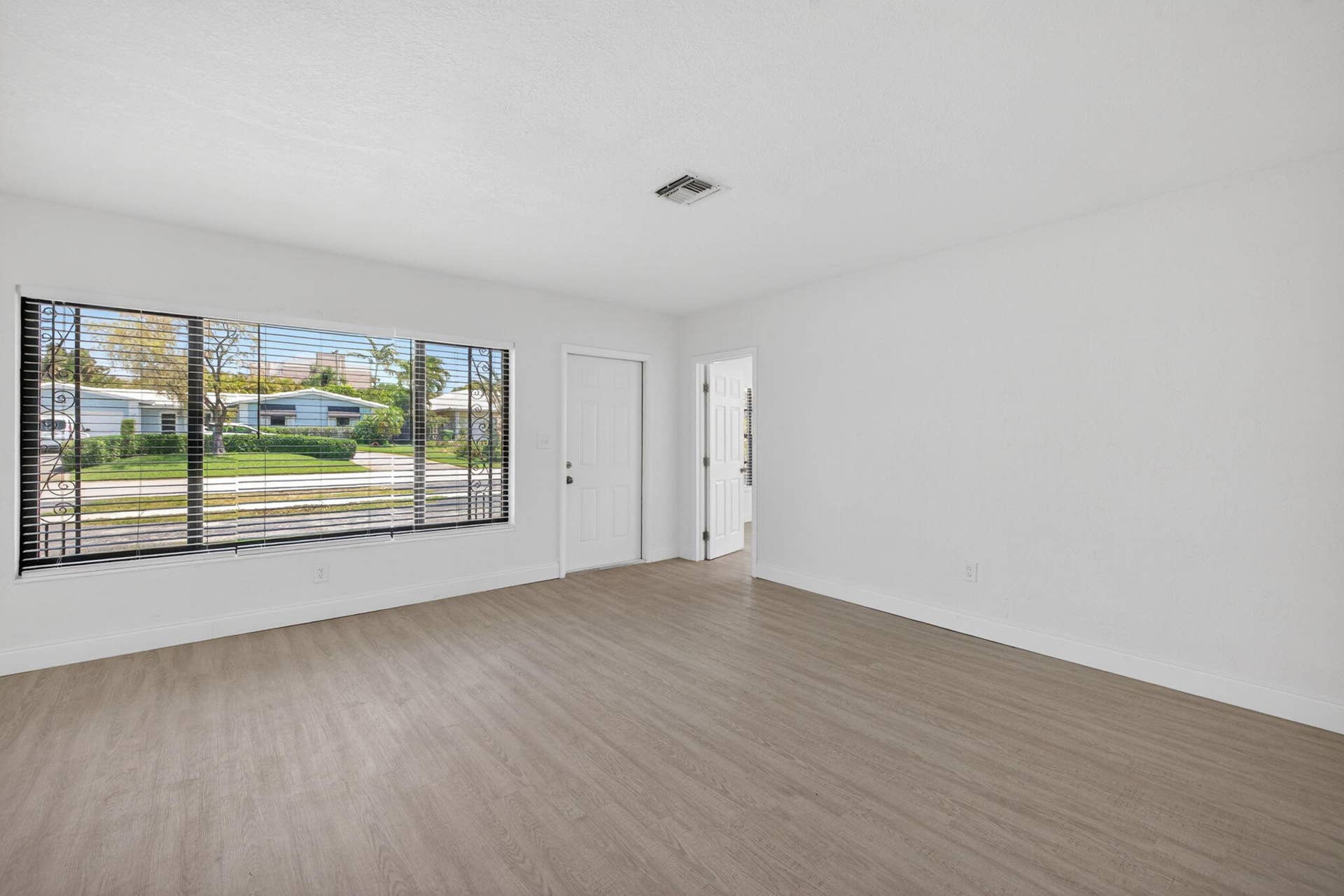 4807 NE 18th Avenue, Oakland Park, FL 33334 16-web-or-mls-699A9164