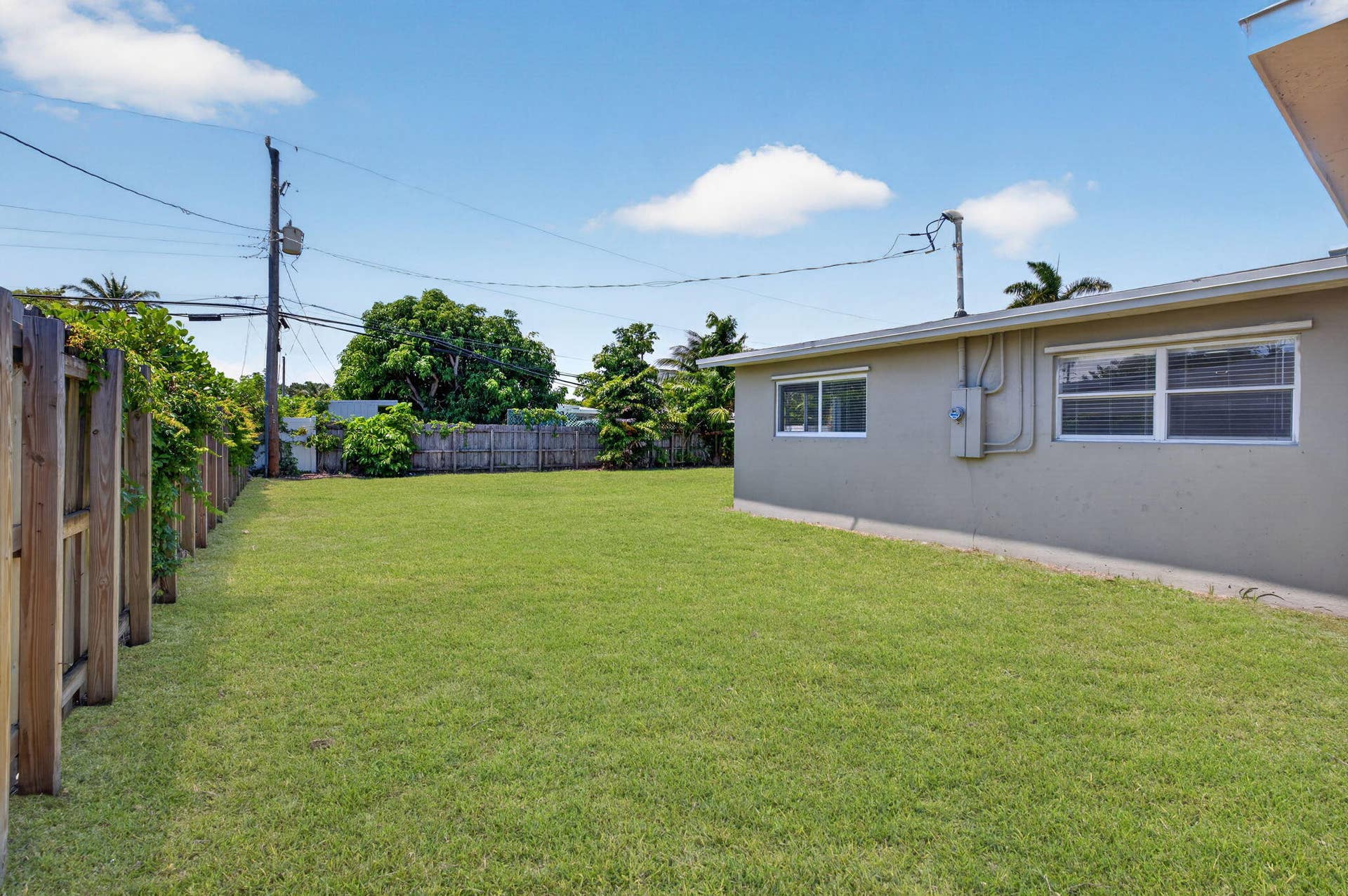 4807 NE 18th Avenue, Oakland Park, FL 33334 11-web-or-mls-699A9109