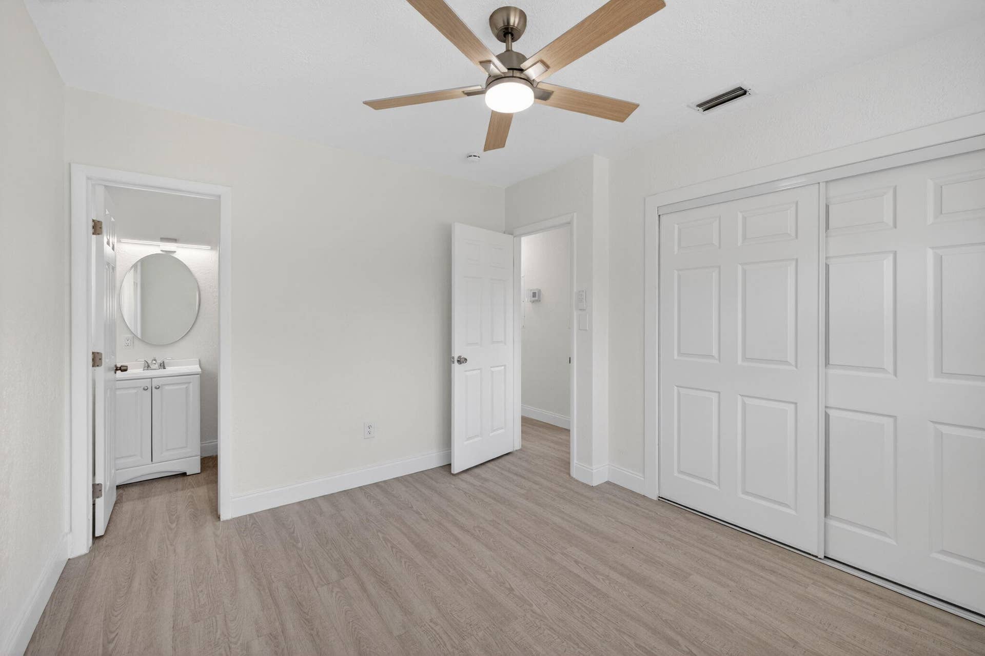 4807 NE 18th Avenue, Oakland Park, FL 33334 53-web-or-mls-699A9454