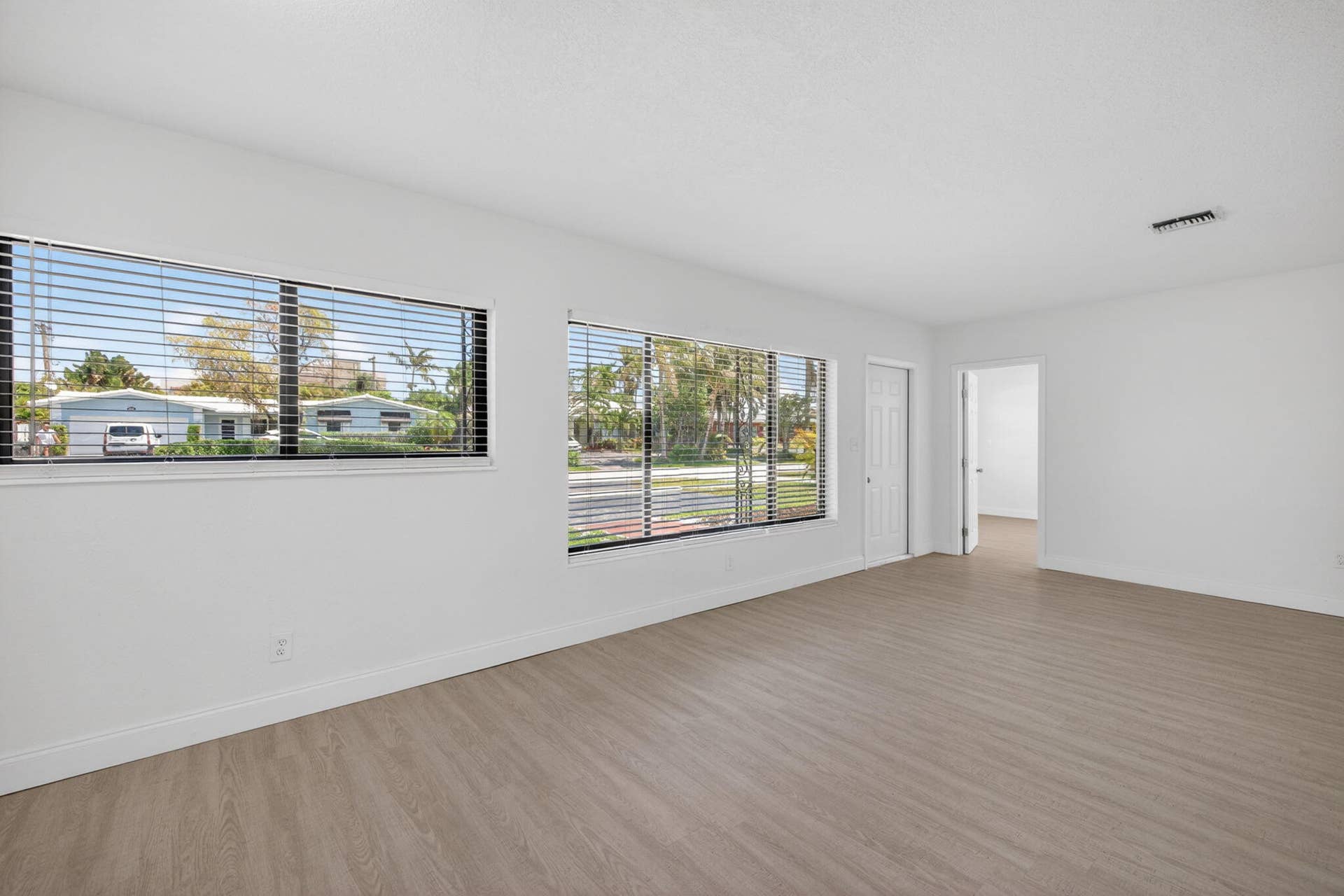 4807 NE 18th Avenue, Oakland Park, FL 33334 22-web-or-mls-699A9209