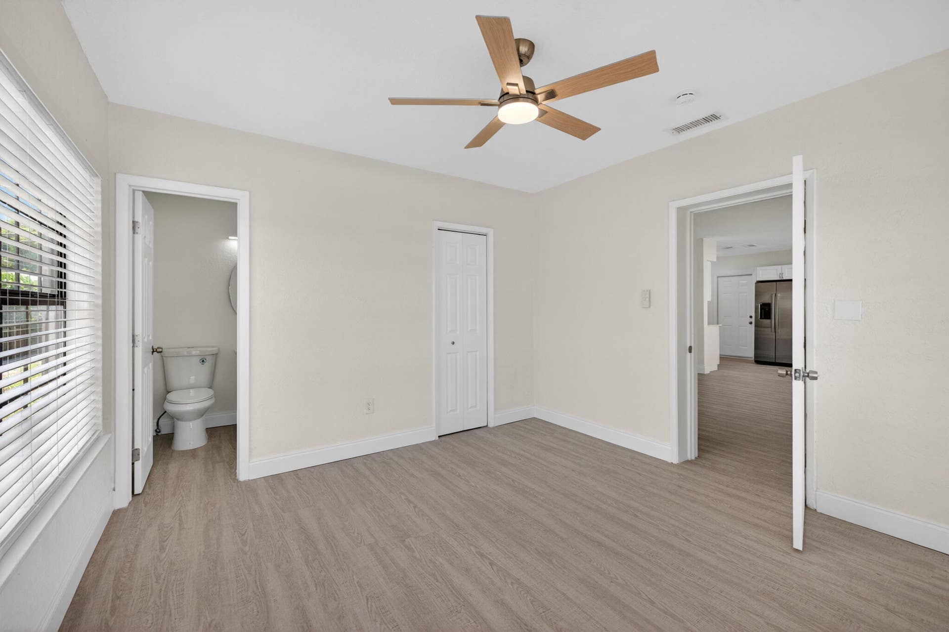 4807 NE 18th Avenue, Oakland Park, FL 33334 35-web-or-mls-699A9304