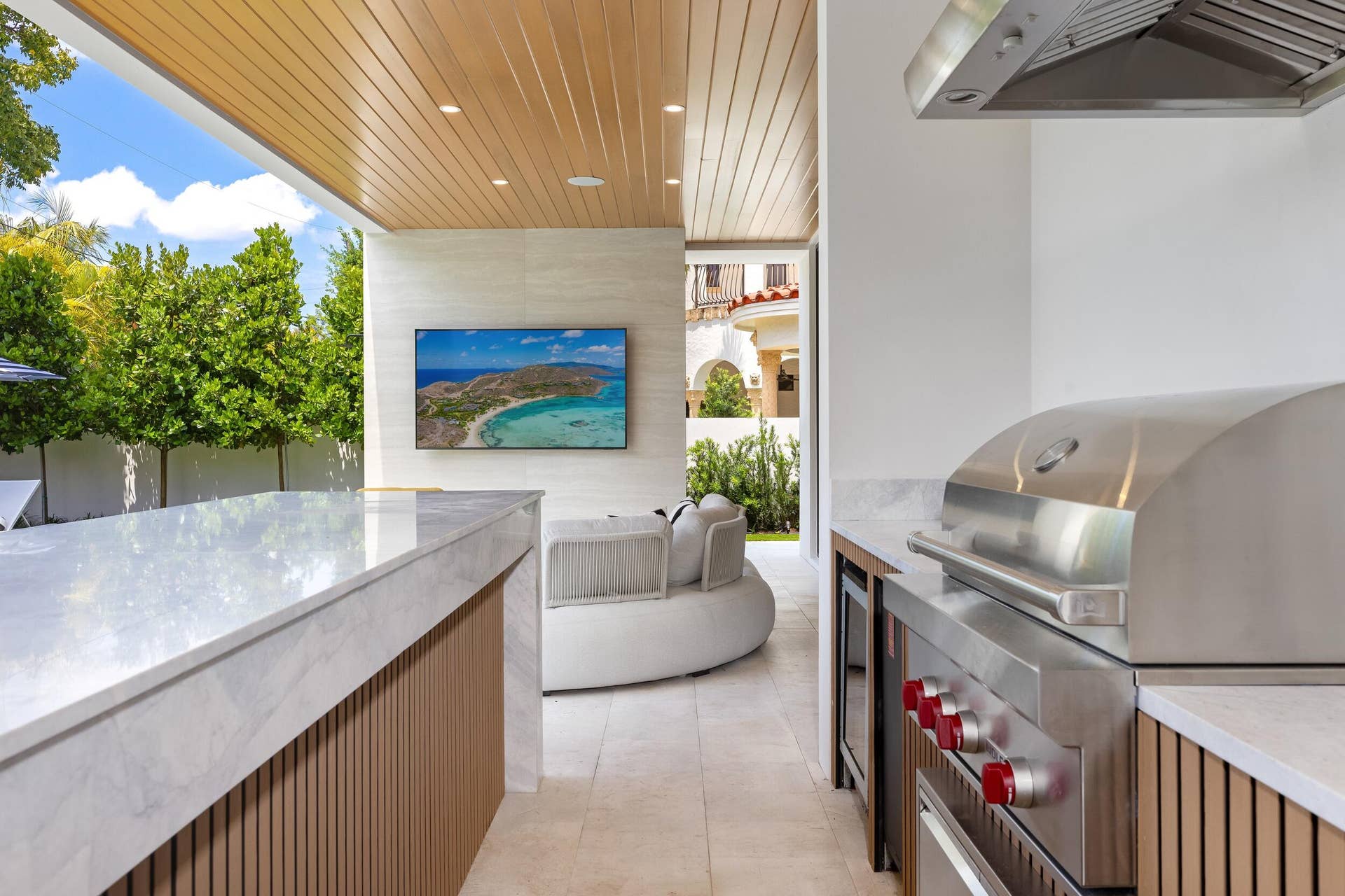 1351 Cocoanut Road, Boca Raton, FL 33432 SUMMER KITCHEN / BAR