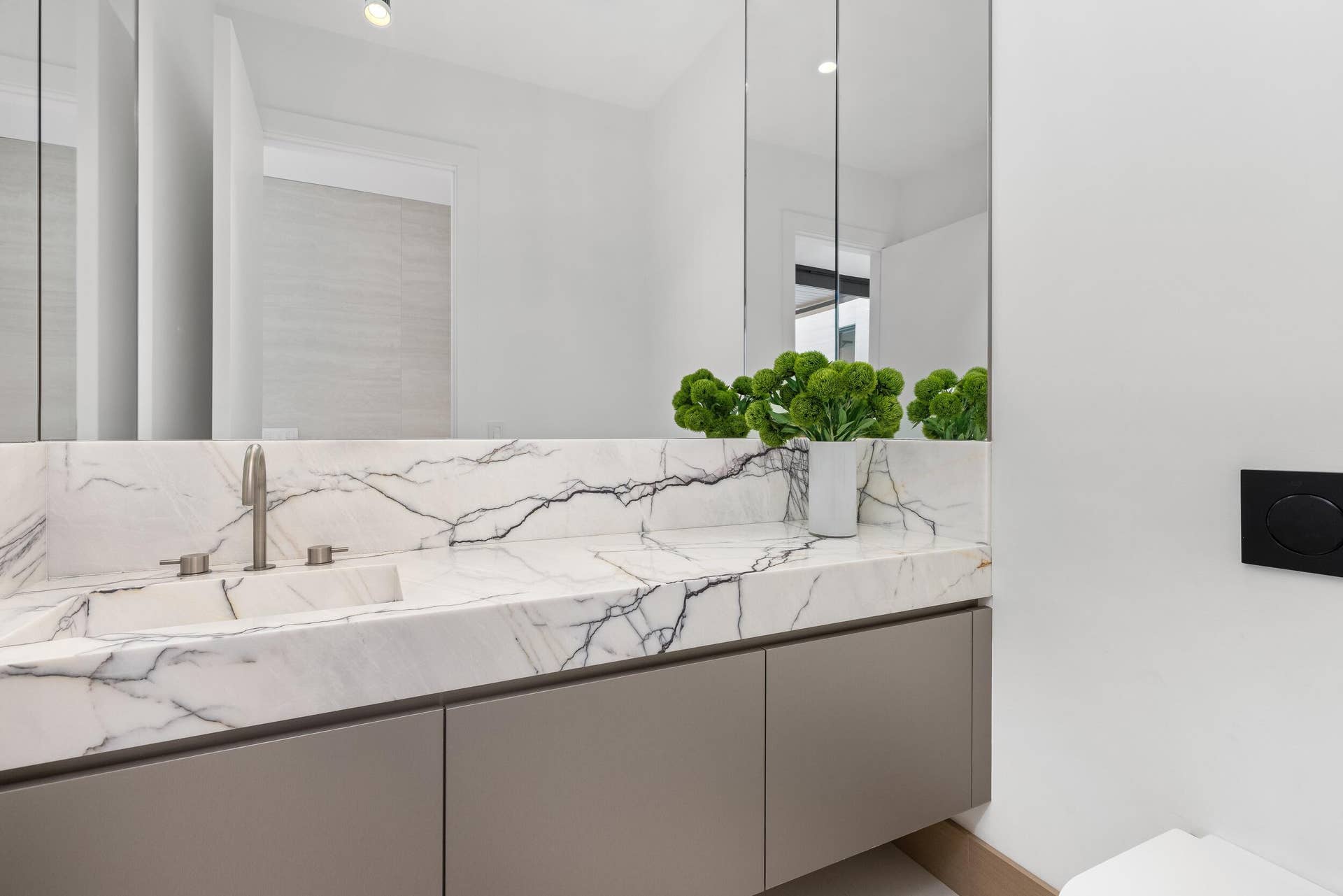 1351 Cocoanut Road, Boca Raton, FL 33432 POWDER ROOM