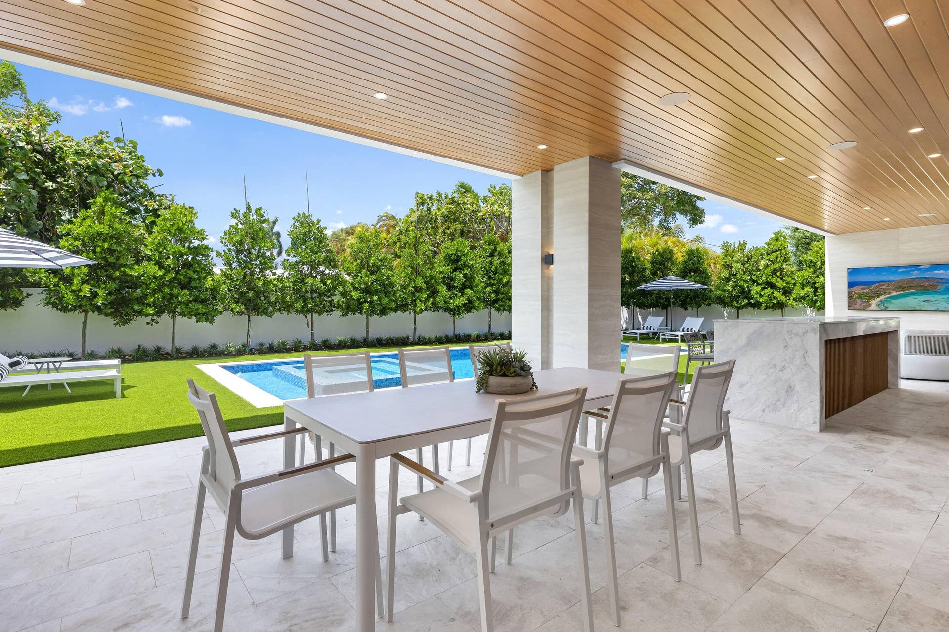 1351 Cocoanut Road, Boca Raton, FL 33432 COVERED PATIO / DINING