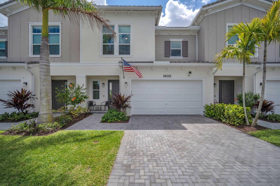 Property photo for 16121 Oakview Drive, Westlake, FL
