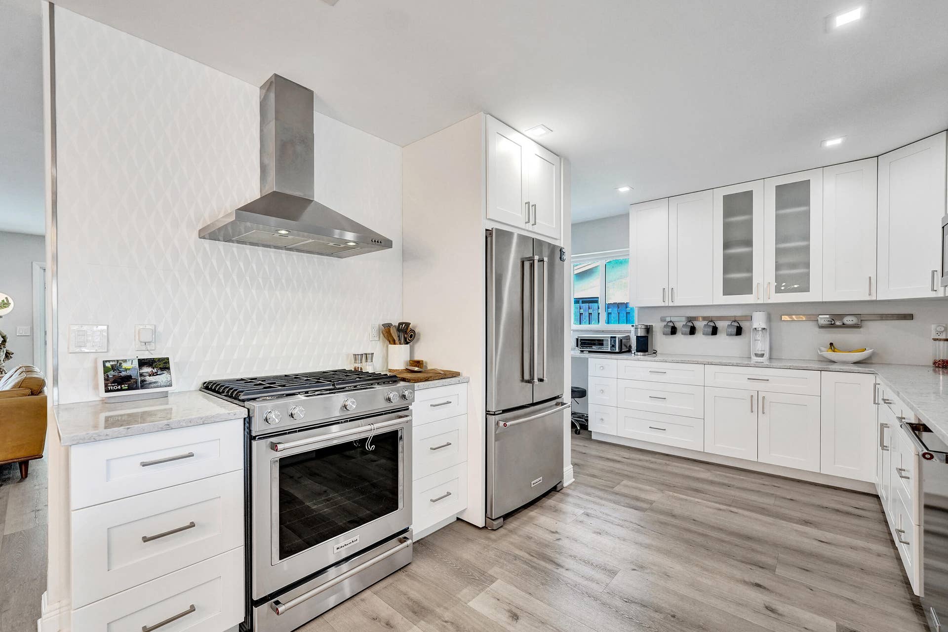 381 SE 3rd Street, Pompano Beach, FL 33060 Kitchen