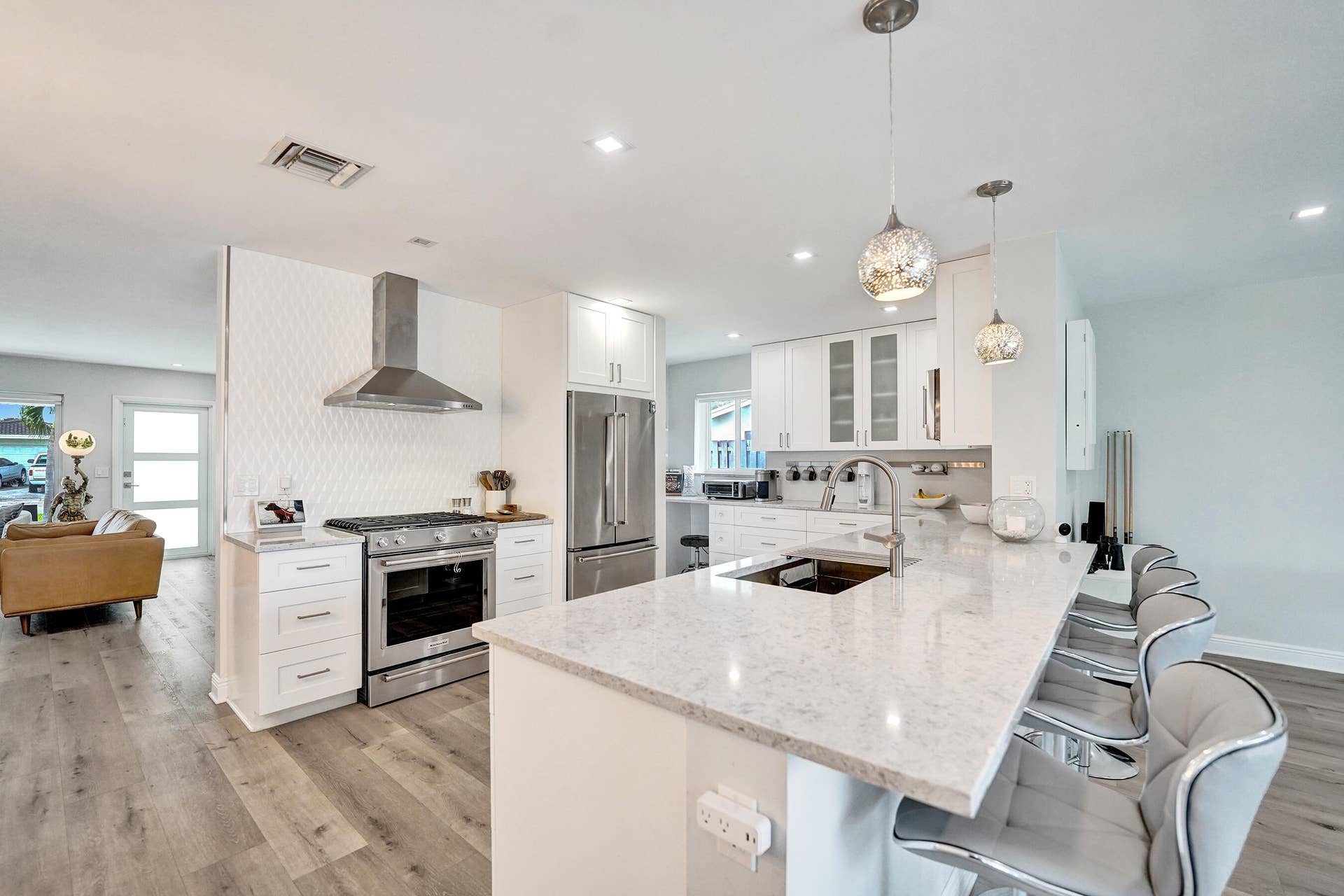 381 SE 3rd Street, Pompano Beach, FL 33060 Kitchen