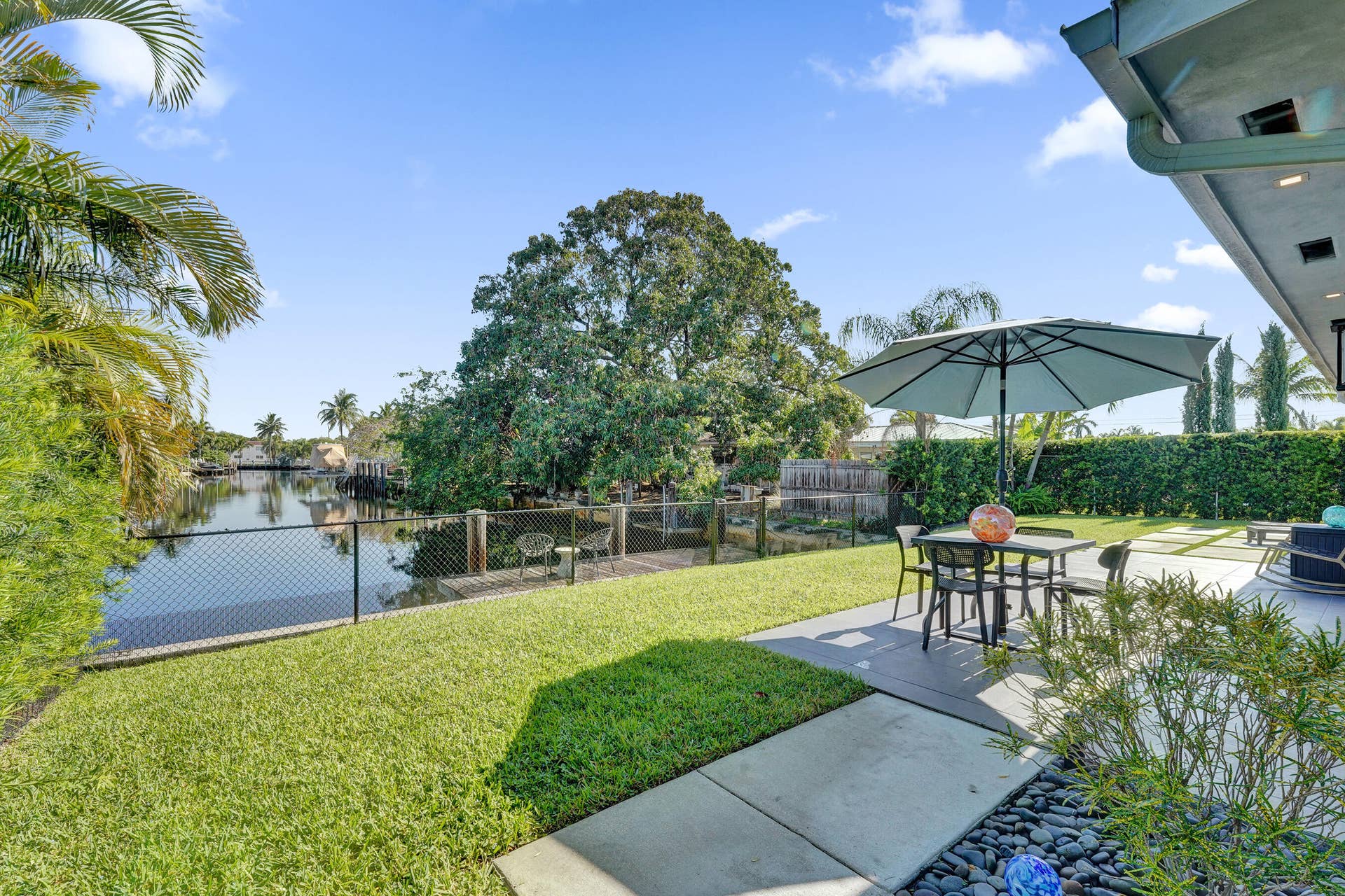 381 SE 3rd Street, Pompano Beach, FL 33060 Waterside patio