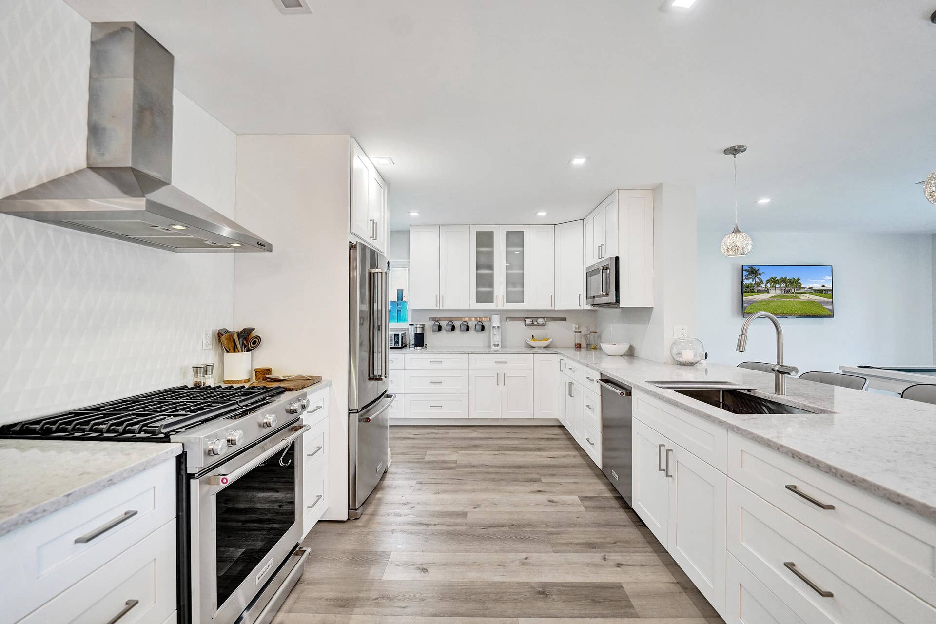 381 SE 3rd Street, Pompano Beach, FL 33060 Kitchen