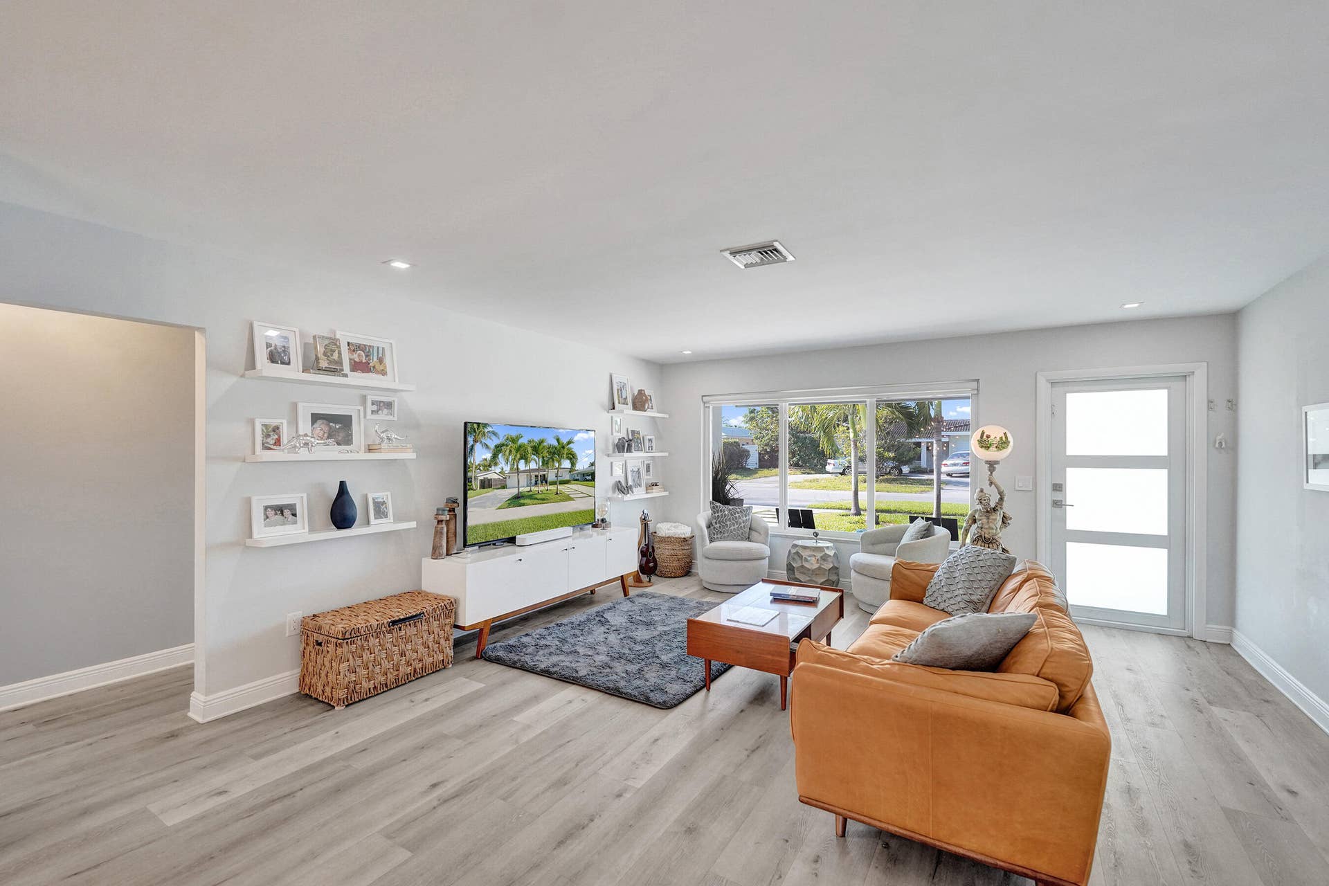 381 SE 3rd Street, Pompano Beach, FL 33060 Living Room