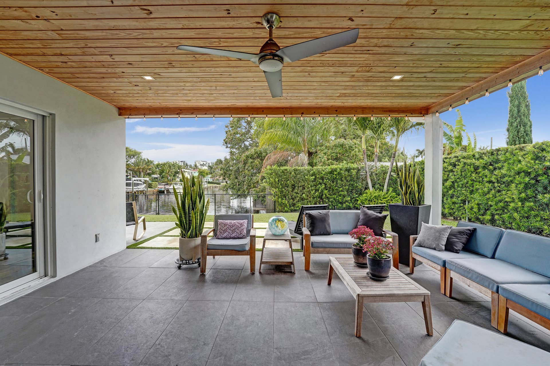 381 SE 3rd Street, Pompano Beach, FL 33060 Waterside lanai