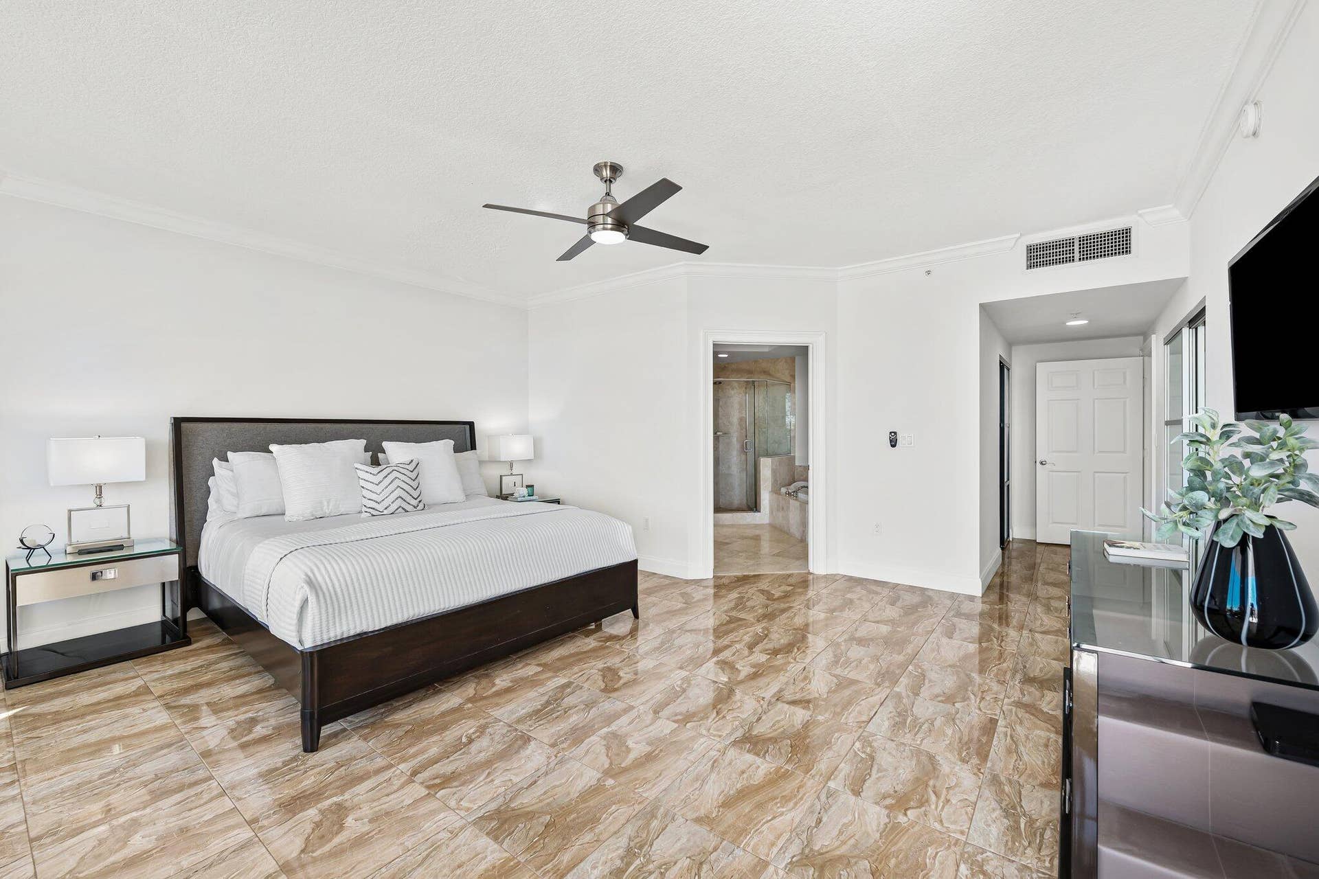 100 S Birch Road, #1004, Fort Lauderdale, FL 33316 6-web-or-mls-DSC_6387