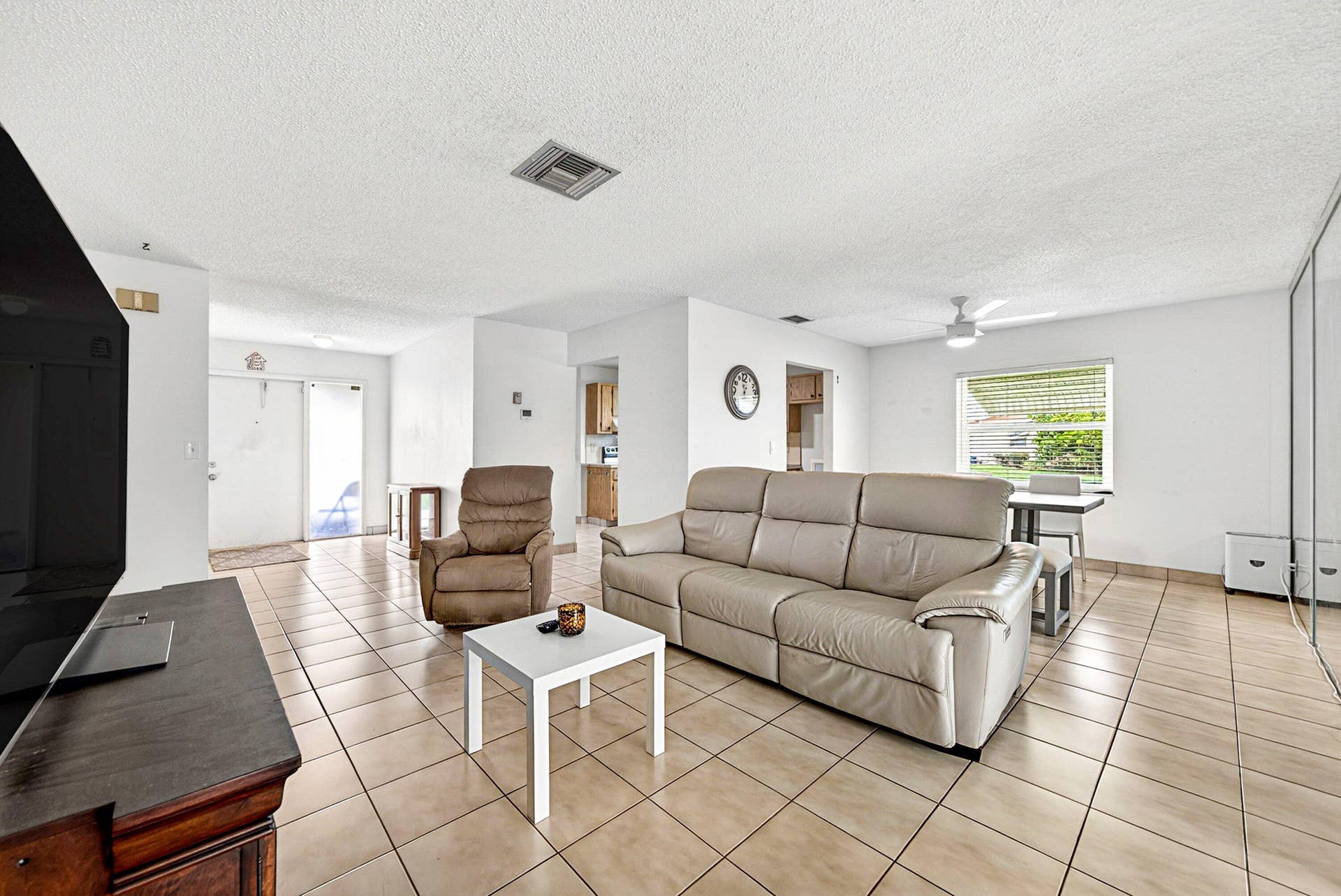 012-6061StanleyLane-DelrayBeach-FL-33484