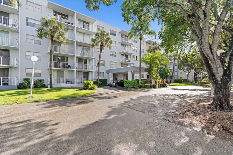 Property photo for 470 Executive Center Drive, #5k, West Palm Beach, FL