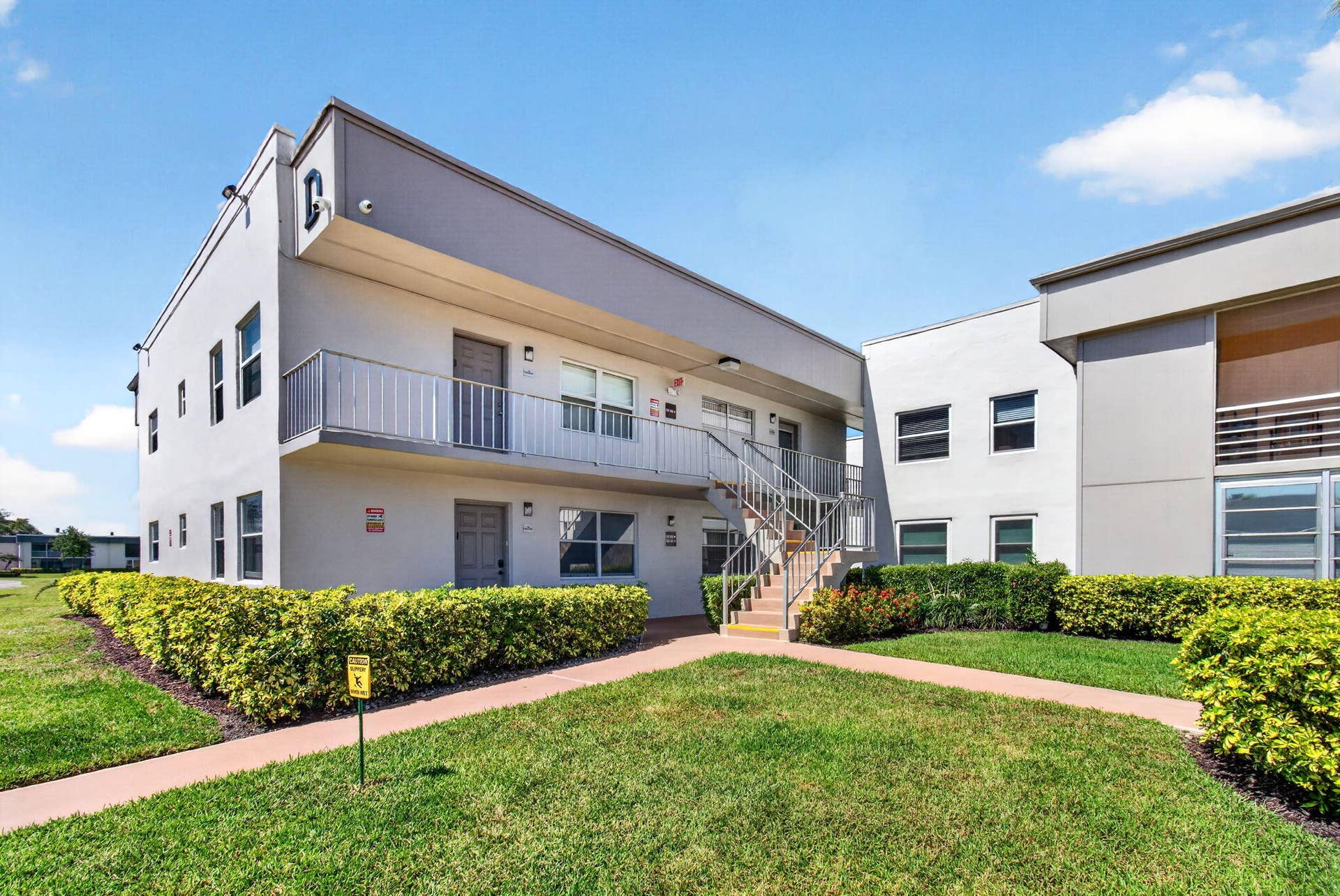 167 Normandy, #D, Delray Beach, FL 33484 Walkway to Unit