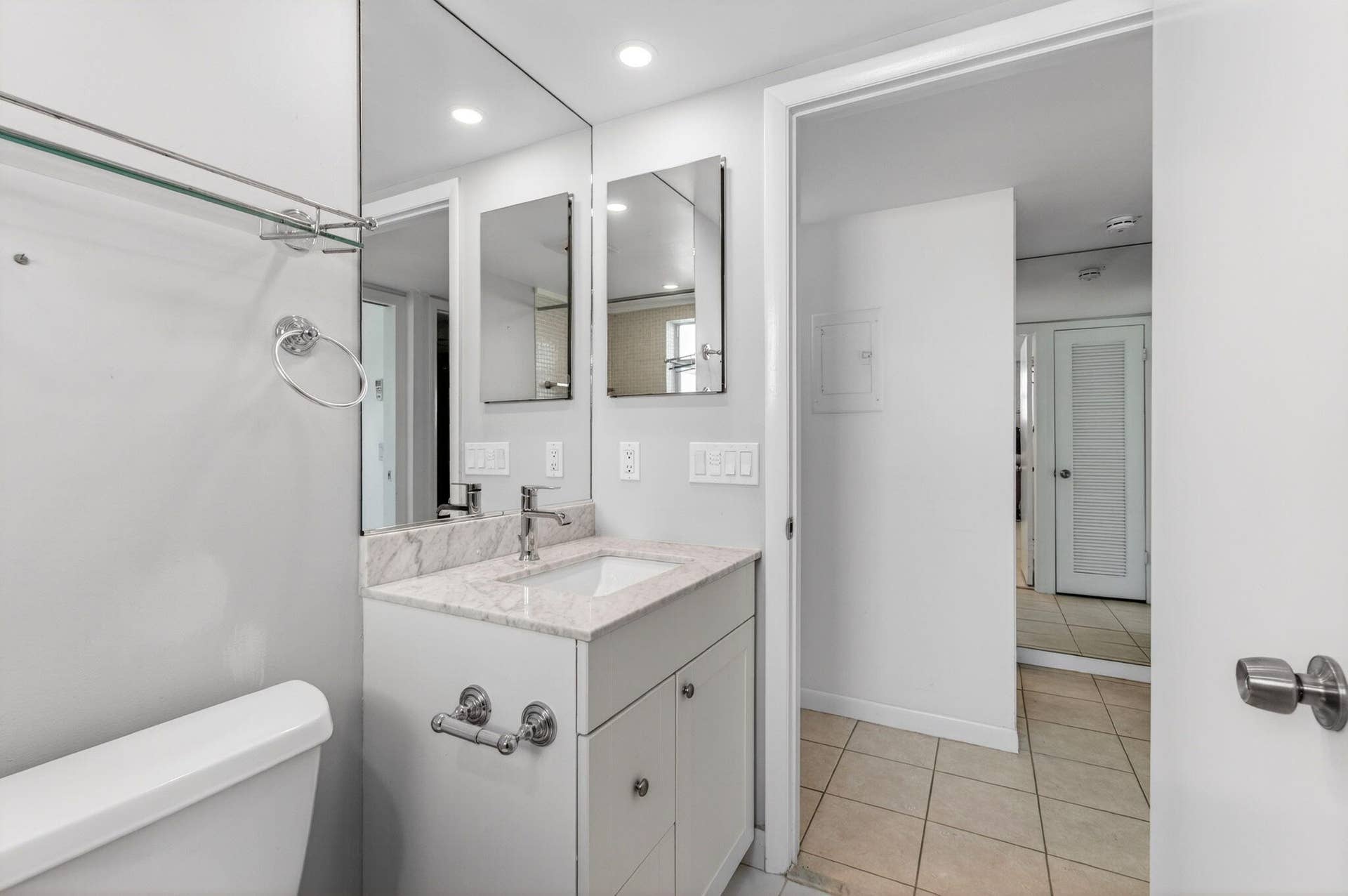 167 Normandy, #D, Delray Beach, FL 33484 Additional Bath with access for Guests