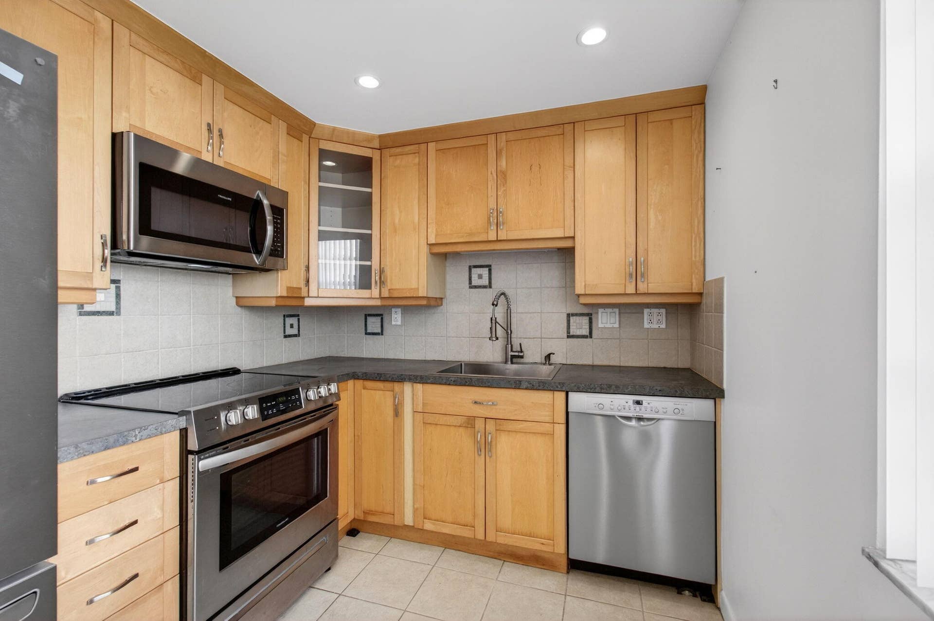 167 Normandy, #D, Delray Beach, FL 33484 Stainless steel Appliances in the Kitchen with Upgraded Cabinets