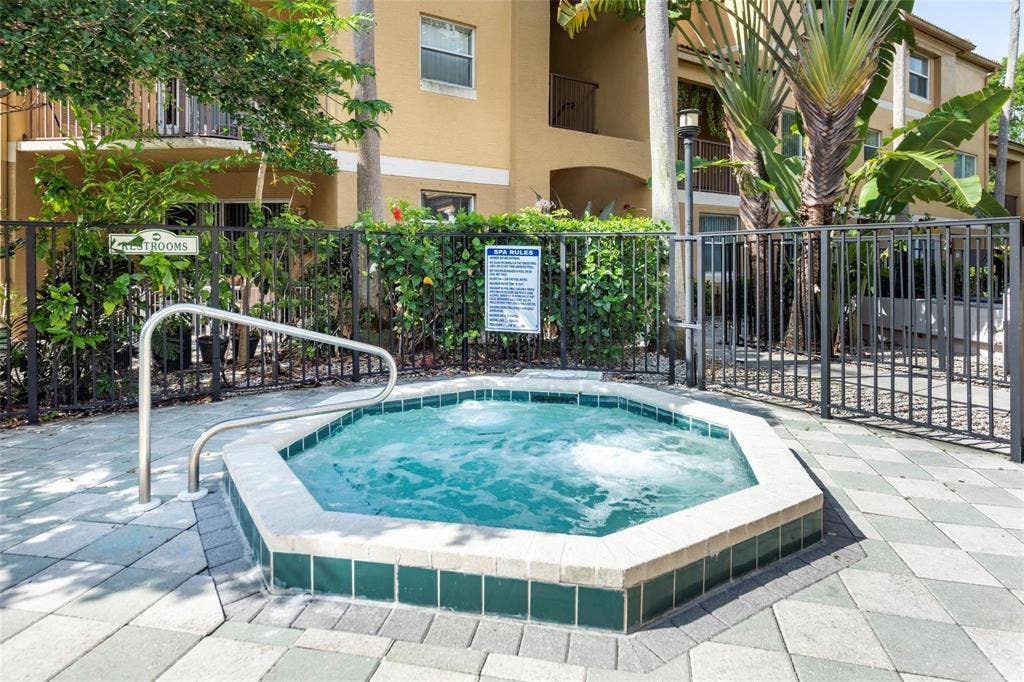 741 N Pine Island Road, #303, Plantation, Plantation, FL 33324 community spa