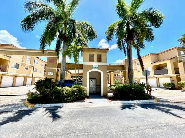741 N Pine Island Road, #303, Plantation, Plantation, FL 33324 IMG_9271