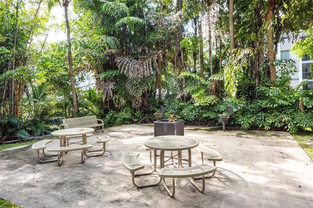 741 N Pine Island Road, #303, Plantation, Plantation, FL 33324 bbq