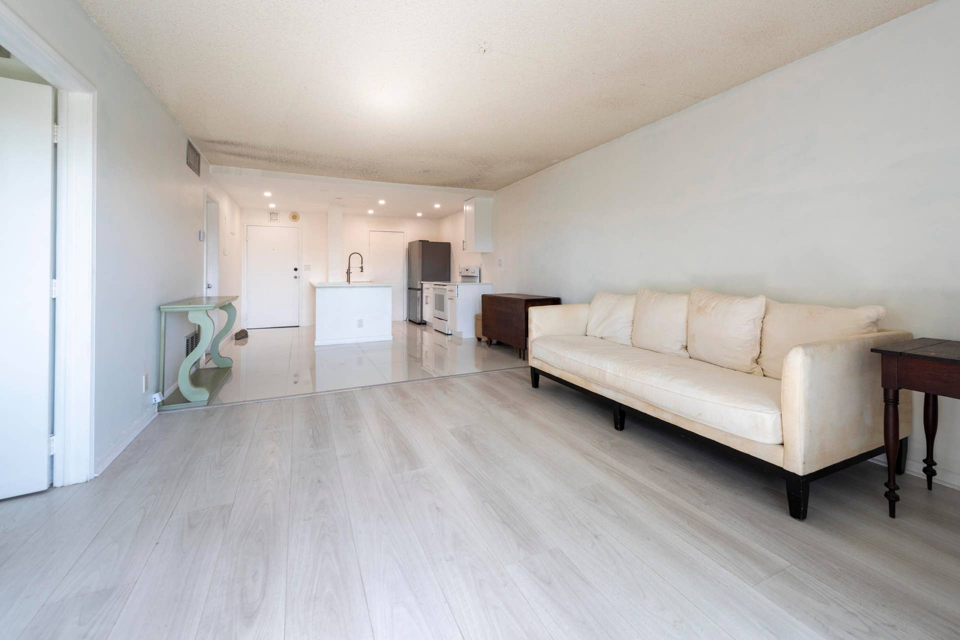 900 NE 18th Avenue, #408, Fort Lauderdale, FL 33304 Living/dining