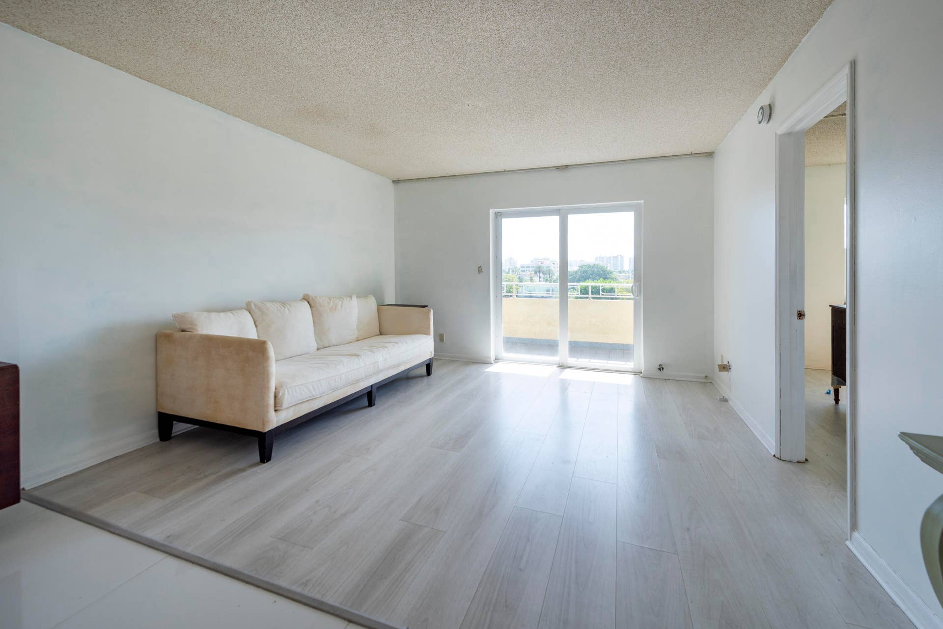 900 NE 18th Avenue, #408, Fort Lauderdale, FL 33304 Living/dining