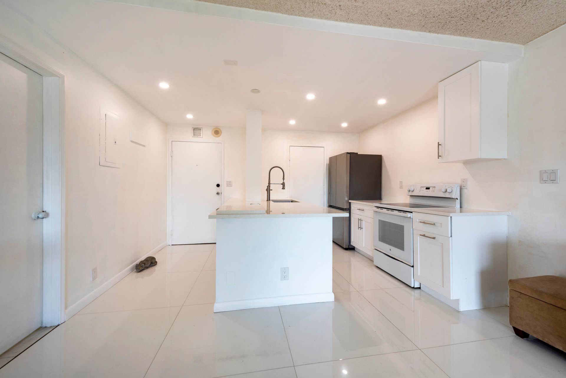 900 NE 18th Avenue, #408, Fort Lauderdale, FL 33304 Kitchen