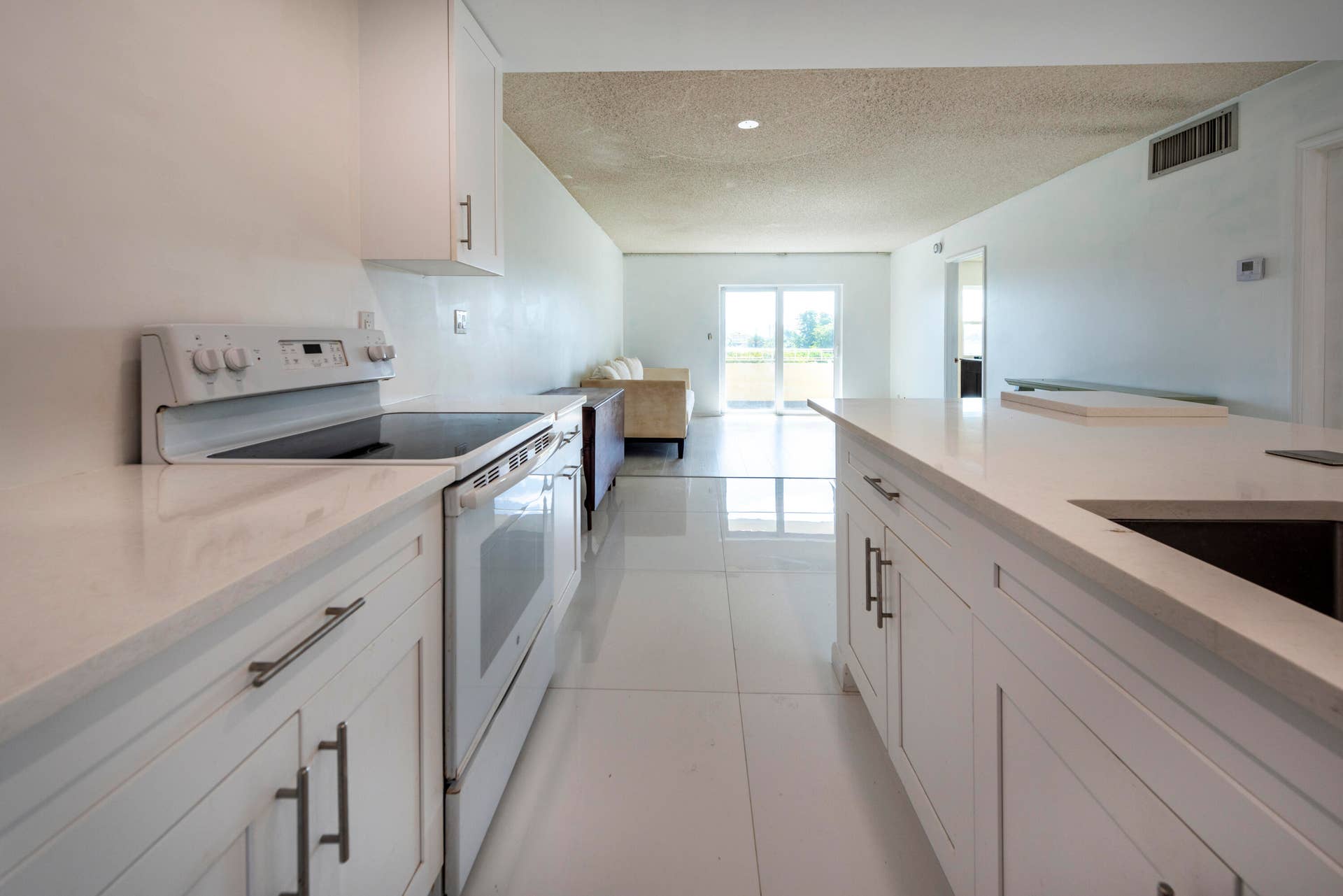 900 NE 18th Avenue, #408, Fort Lauderdale, FL 33304 Kitchen