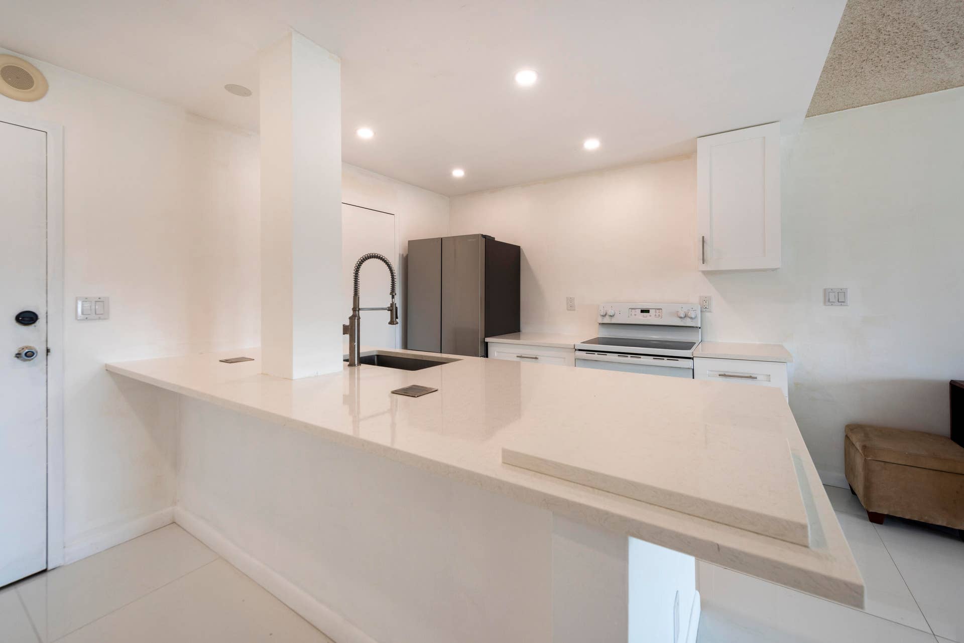 900 NE 18th Avenue, #408, Fort Lauderdale, FL 33304 Kitchen