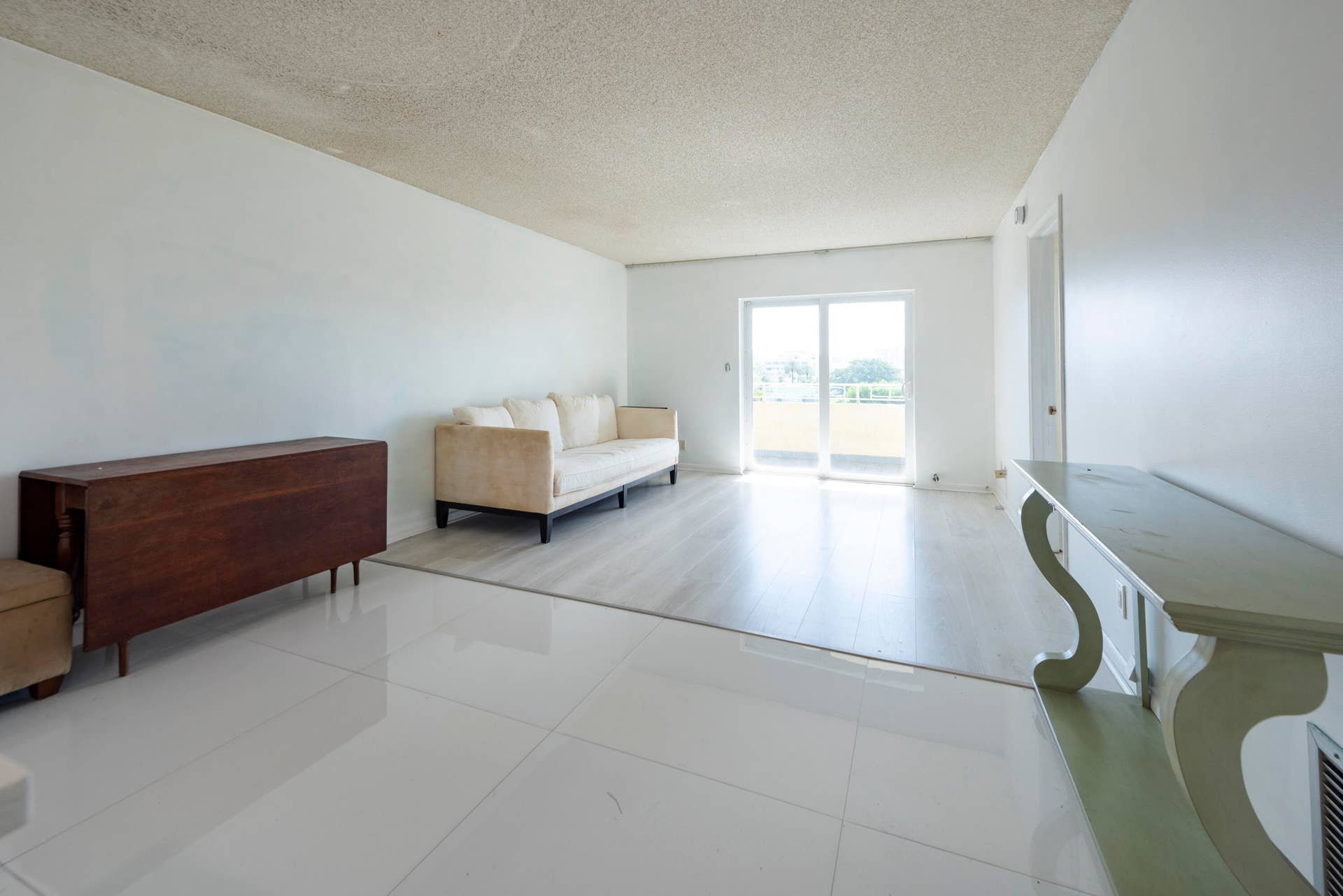 900 NE 18th Avenue, #408, Fort Lauderdale, FL 33304 Living/dining