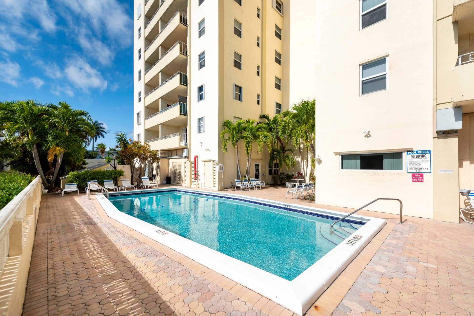 900 NE 18th Avenue, #408, Fort Lauderdale, FL 33304 Community Pool