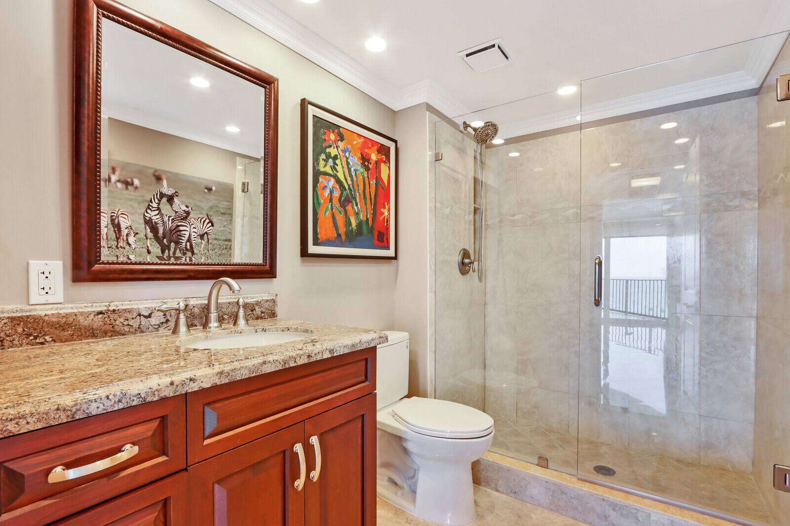 5420 N Ocean Drive, #1703, Singer Island, FL 33404 Guest Bath
