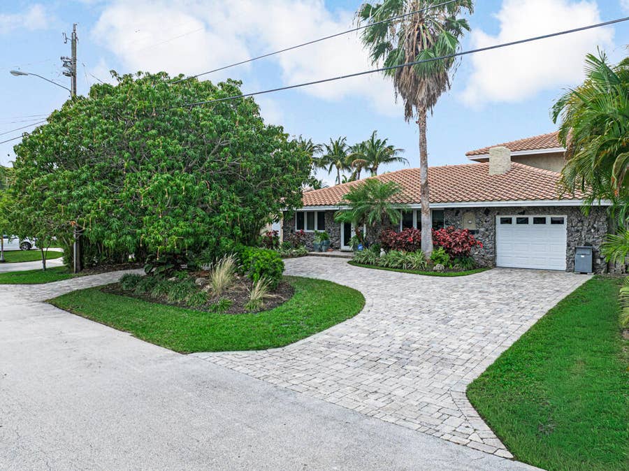 Property photo for 491 SE 16th Avenue, Pompano Beach, FL