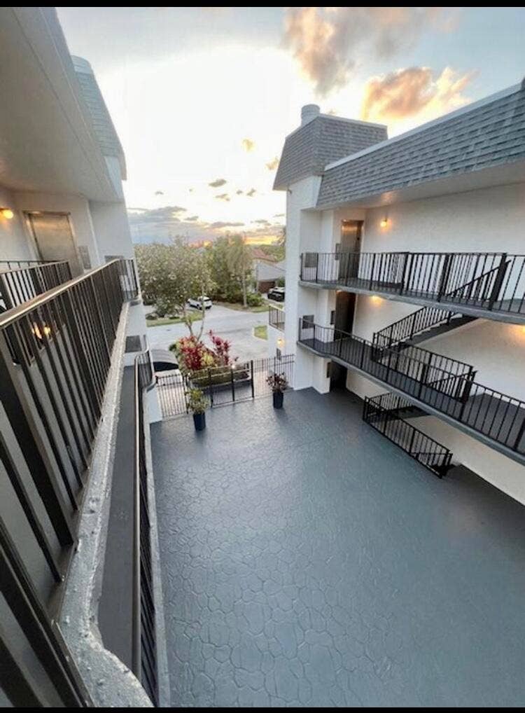4013 N Ocean Drive N, #109, Lauderdale By The Sea, FL 33308 Courtyard Area