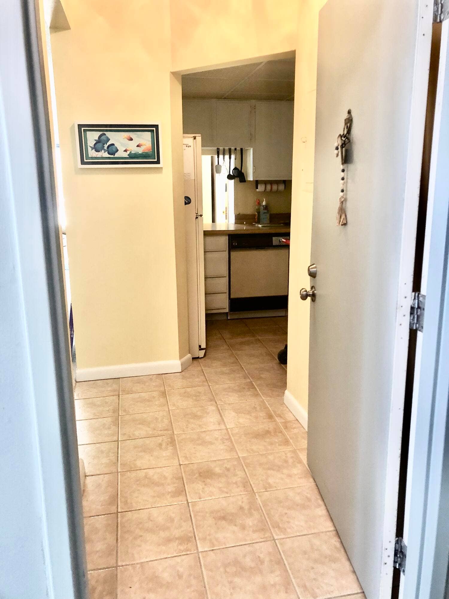 4013 N Ocean Drive N, #109, Lauderdale By The Sea, FL 33308 Foyer Entry