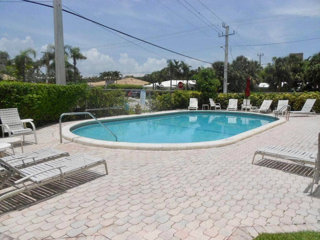 4013 N Ocean Drive N, #109, Lauderdale By The Sea, FL 33308 Pool Patio Area