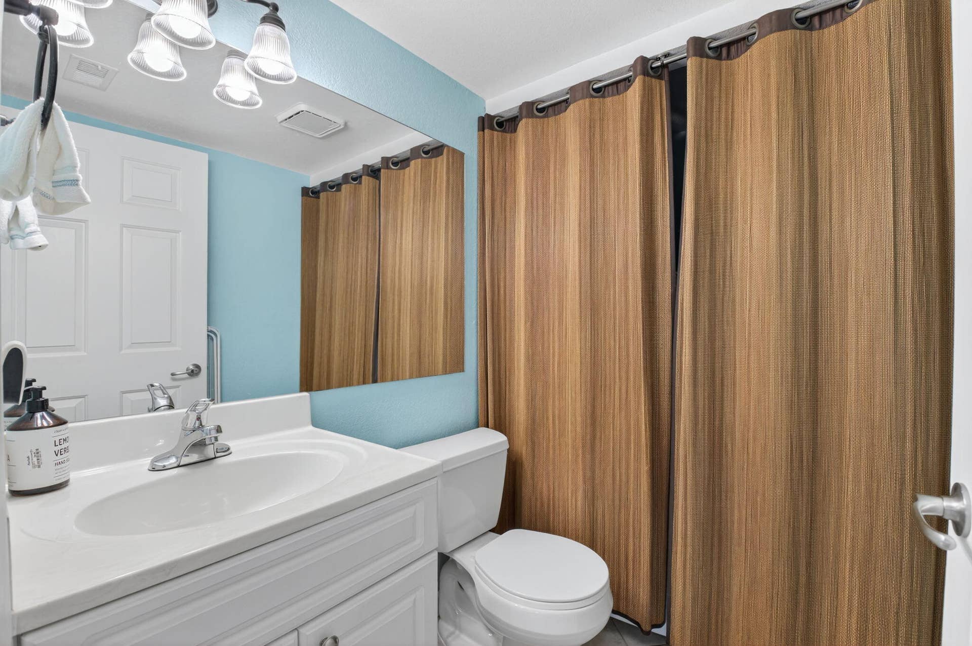 8057 Severn Drive, #A, Boca Raton, FL 33433 Half bath