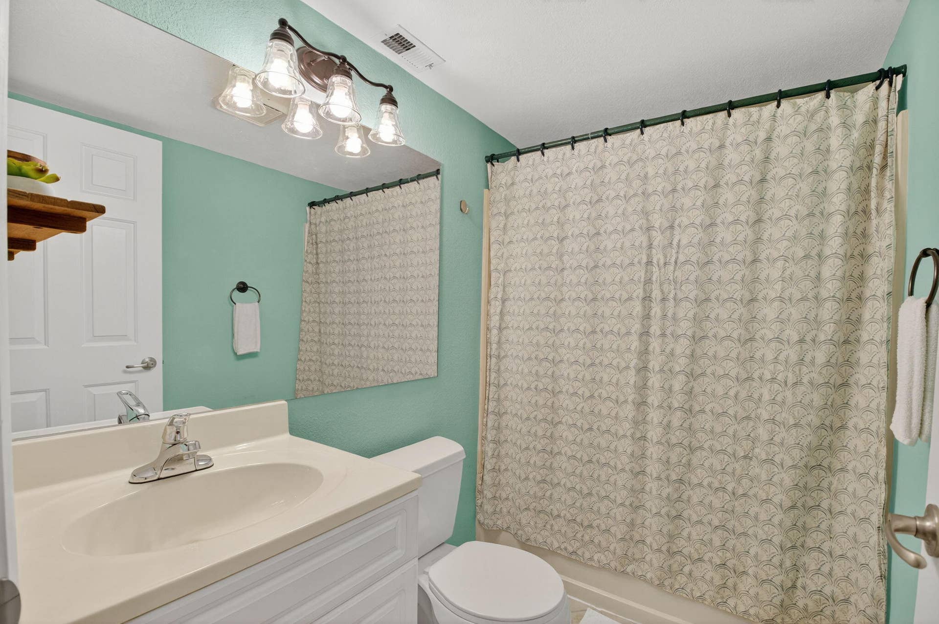 8057 Severn Drive, #A, Boca Raton, FL 33433 2nd Bathroom