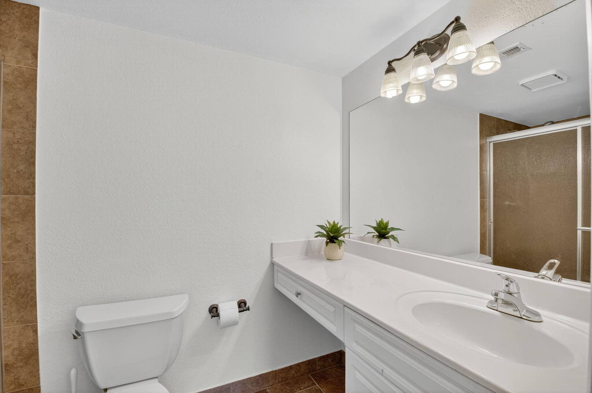 8057 Severn Drive, #A, Boca Raton, FL 33433 Primary Bathroom