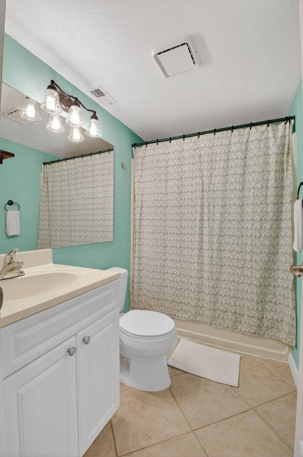 8057 Severn Drive, #A, Boca Raton, FL 33433 2nd Bathroom