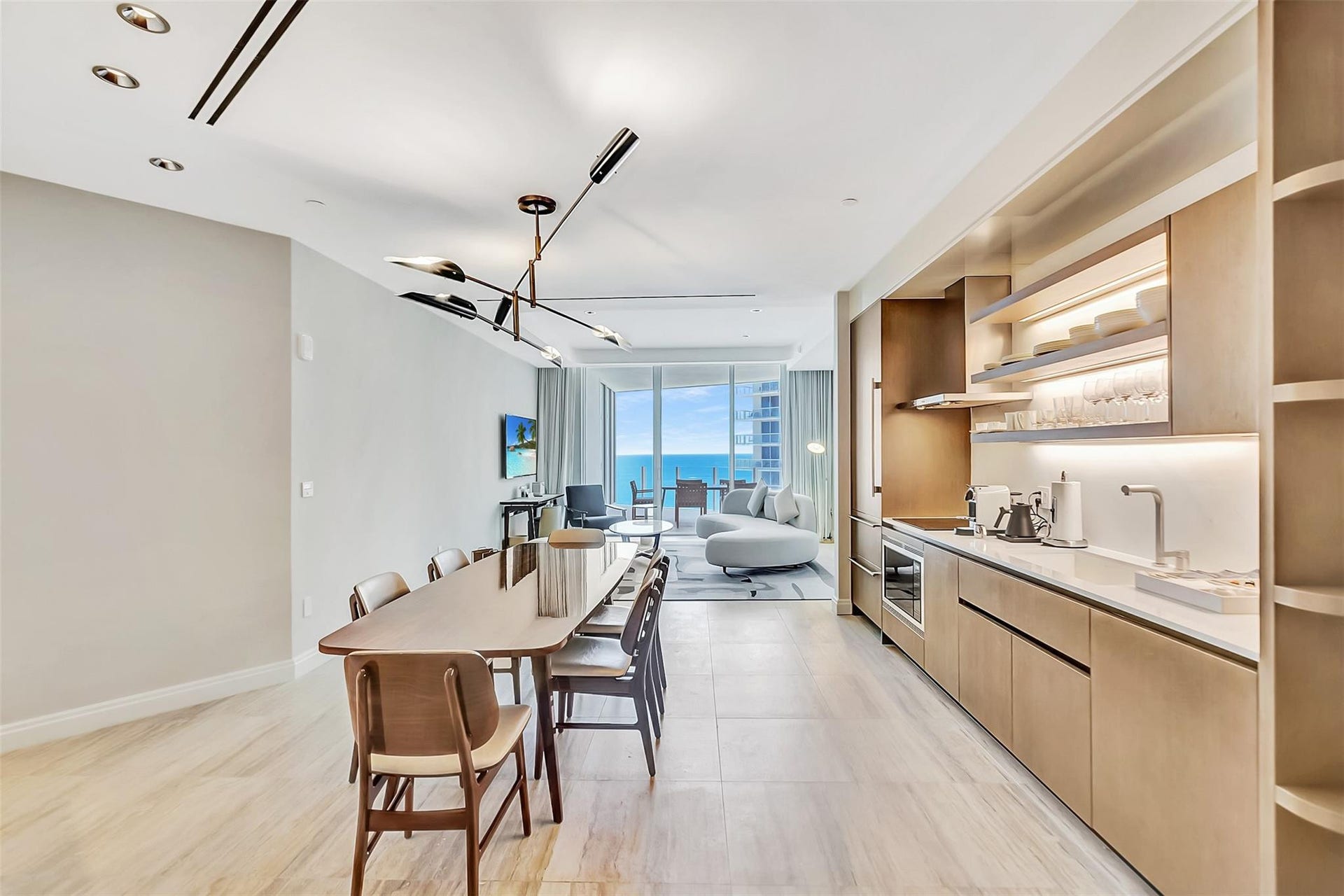 525 N Fort Lauderdale Beach Boulevard, #1607, Fort Lauderdale, FL 33304 Dining / Kitchen