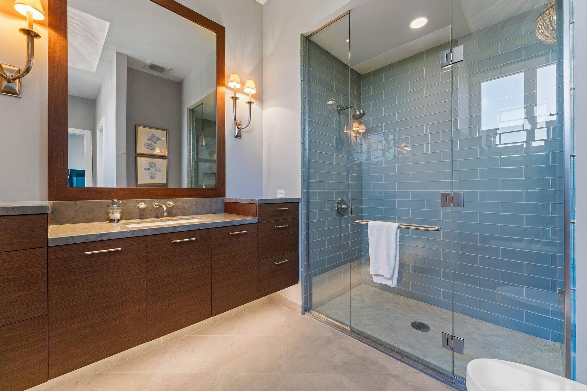 232 Bears Club Drive, Jupiter, FL 33477 Gym Bath or 2nd FL Guest Bath